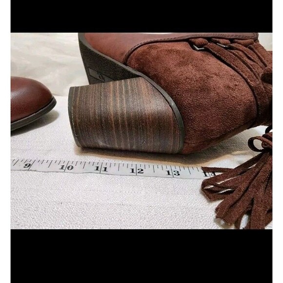 NEW DIRECTIONS WOMENS 9 BROWN ZIP ANKLE BOOTIES JOJO SUEDE FRINGE TASSLE STYLISH - Picture 11 of 13